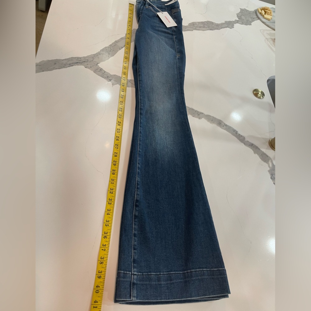 Good American bell bottomed jeans. Size 25, length -40 1/2 “. New with tags-.